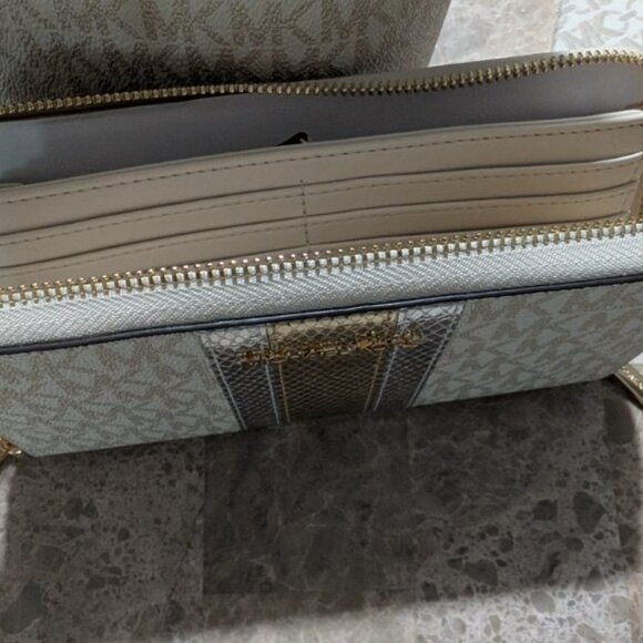 KORS RARE WHITE and GOLD MULTI Brand New with TAGS Set with RED CARPET Bag Charm - Picture 7 of 14